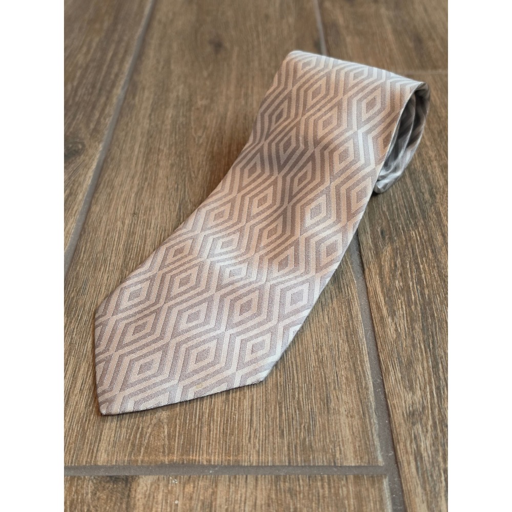 Giorgio Armani Mens Silver Grey Geometric Diamond Silk Necktie Made in Italy